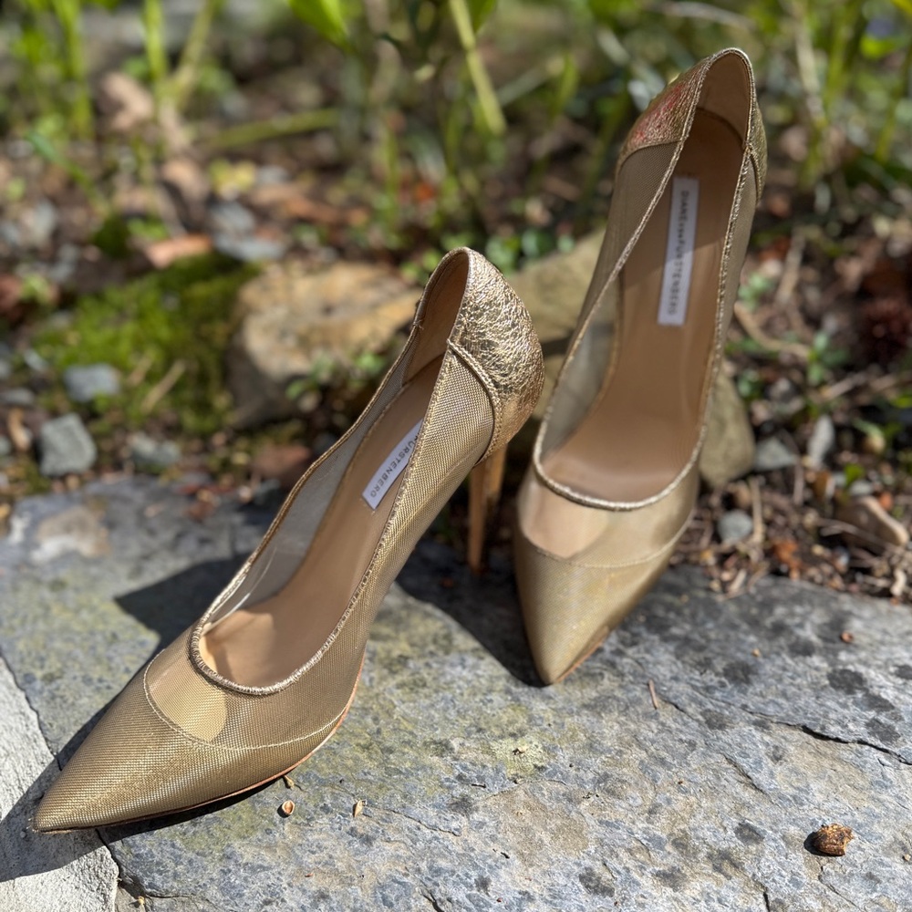 Diane Von Furstenberg Gold Mesh Vintage Heels - EUC